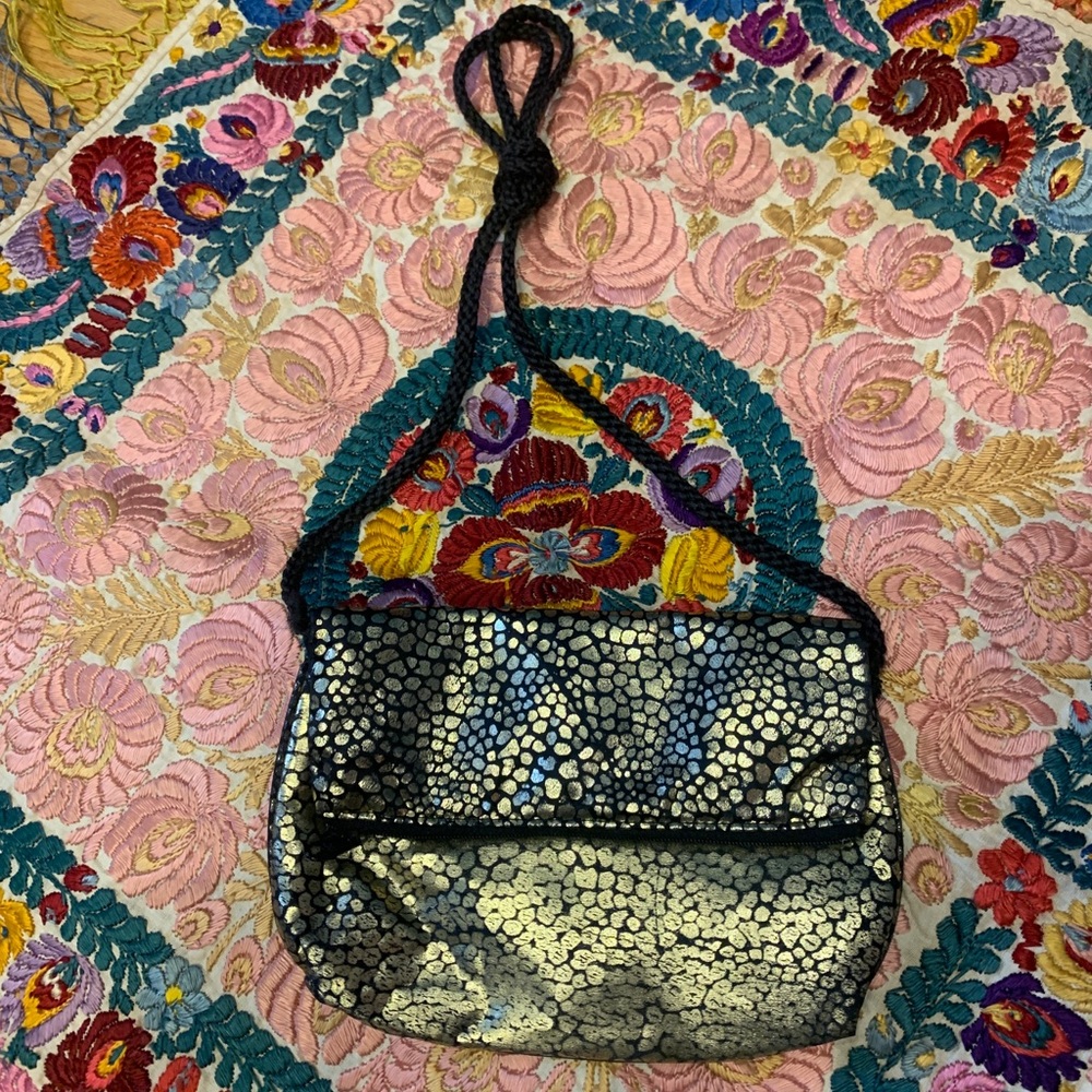 Vintage 90s Gold Pebble Print & Black Fold Over Purse With Shoulder Strap